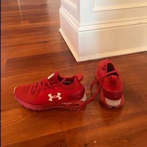 Red 6.5 Women's Under Armor Tennis Shoe